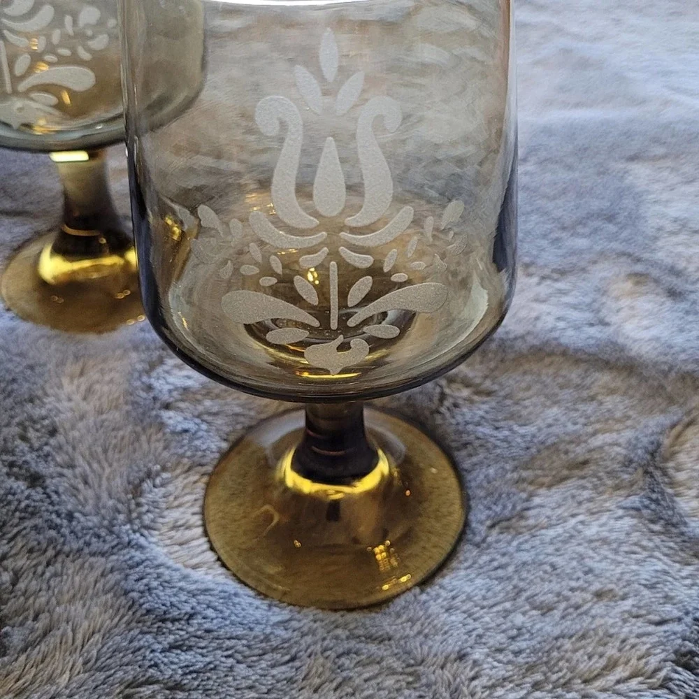 Set of 6 Vtg.‎ Pfaltzgraff Village Etched Smoked Glass Wine Glass Stemware USA